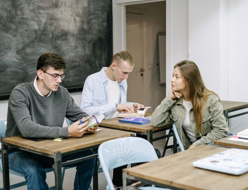 Études supérieures, alternance ou apprentissage : comment choisir la meilleure voie après le lycée